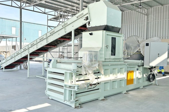 Hydraulische balenpers voor een MSW-recyclingproject van 100 ton/maand in het Midden-Oosten