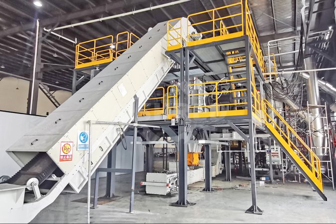 Vierassige shredder voor recyclingproject voor lithiumbatterijen in Anhui, China