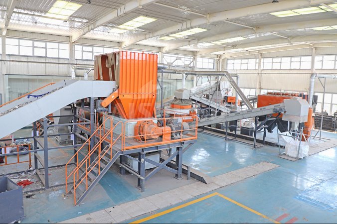 Dubbelassige versnipperingsinstallatie toegepast in textielafvalverwerkingsproject in Henan, China