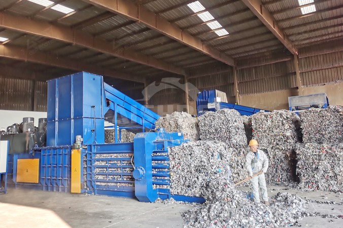 Afvalbalenpers voor een project in de Yangtze River Delta (China) met een jaarlijkse productie van 100.000 ton textielafval naar alternatieve brandstof