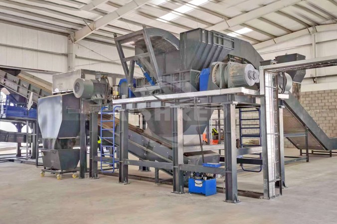 Dubbelassige shredder gebruikt voor hoogwaardig project voor recycling van 10.000 ton aluminiumschroot per jaar in het Midden-Oosten