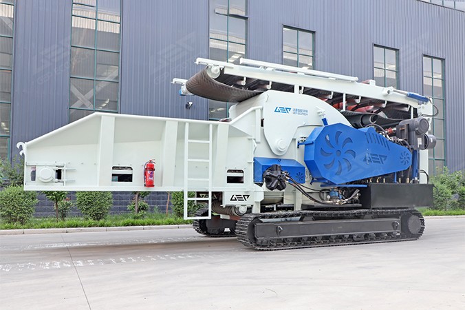 Mobiele versnipperingsinstallatie op rupsbanden